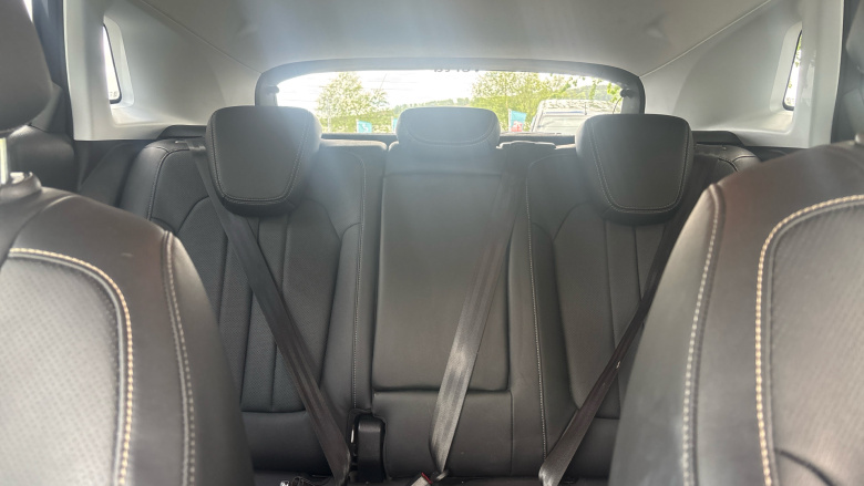 Vauxhall Grandland X 1.6 Hybrid4 300 Business Ed Nav Premium 5dr Auto Hatchback
